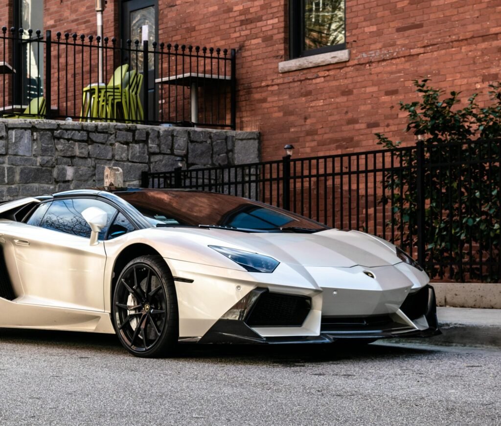 Dive into exclusive adventures across Spain, with once in a lifetime experiences like thrilling helicopter tours, luxury car rides, premier golfing experiences and much more.