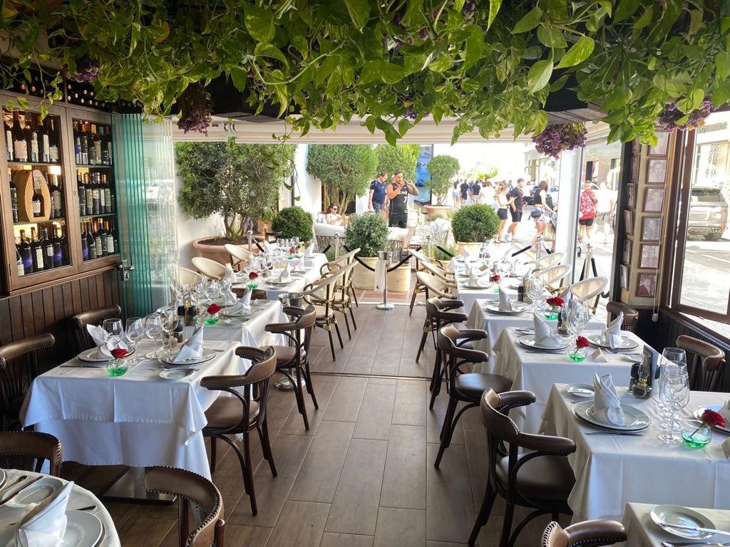 Los Bandidos, Puerto Banús